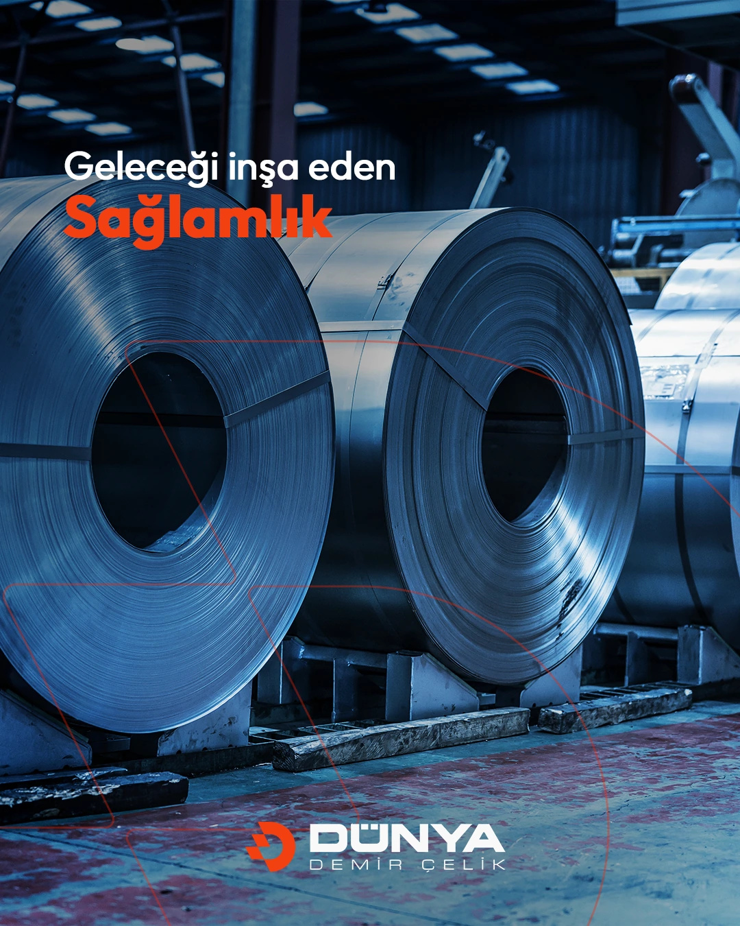Fabrikadaki çelik rulolar üzerinde “Geleceği inşa eden sağlamlık” gönderisi