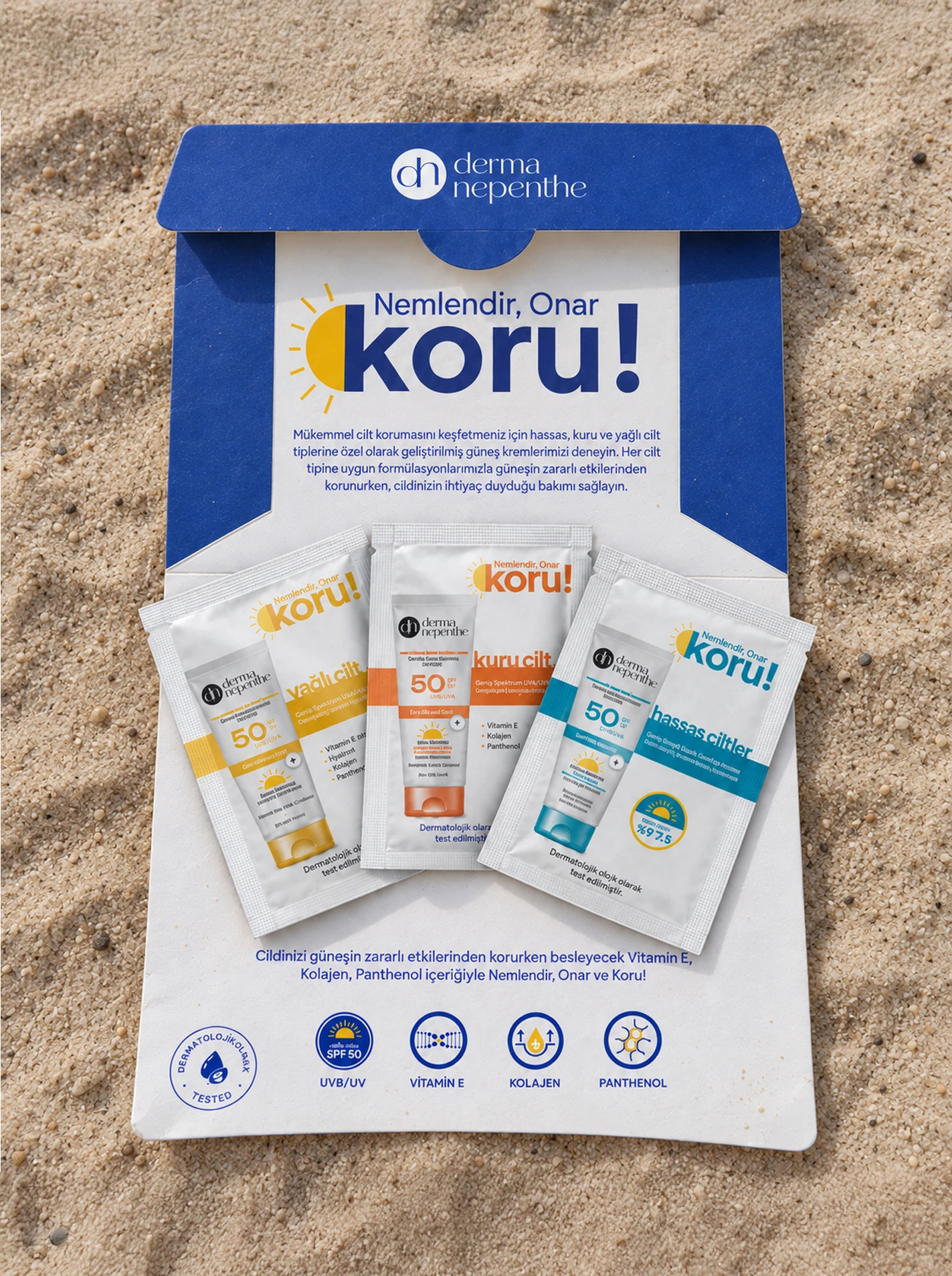 Kumun üzerinde, yağlı, kuru ve hassas ciltler için üç SPF 50+ güneş kremi numunesini taşıyan mavi “Nemlendir, Onar, Koru!” numune kartı